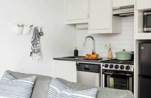 Poncey-Highland Apartment | Walkable Rooftop Skyline Dreamy