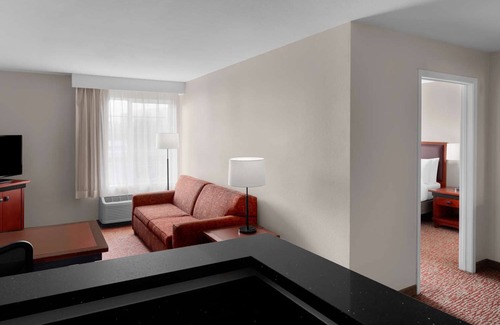East Roseville Parkway Hotel | Walking Distance to Golfland Sunsplash! Pet-friendly Accommodation!