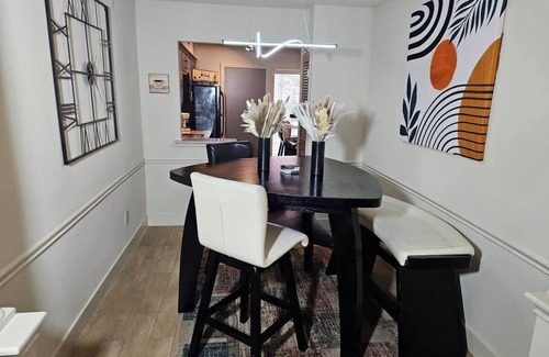 Uptown Condo | Walking Distance to Galleria Saltwater Pool 2BR 2BA