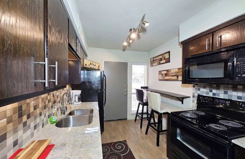 Uptown Condo | Walking Distance to Galleria Saltwater Pool 2BR 2BA