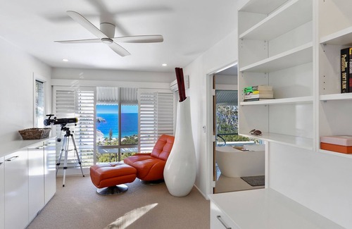 Sunshine Beach House | Walking on Sunshine - Walking Distance to Beach & Shops