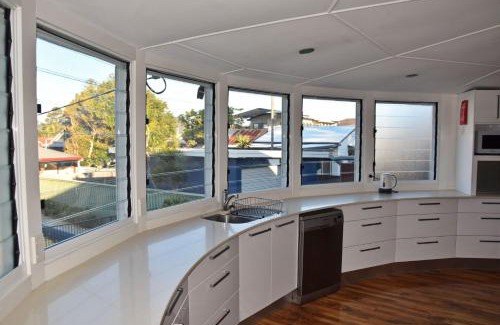 South West Rocks House | Wally's Folly - Bring your own linen.