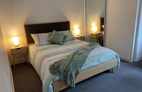 Bendigo House | Walnut House - Hargreaves St close to Lake Weeroona