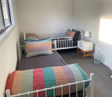 Bendigo House | Walnut House - Hargreaves St close to Lake Weeroona