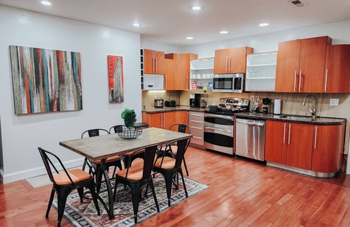 Midtown Village Apartment | Walnut Mega Kingdom/King Bed/85" TV/Arcades
