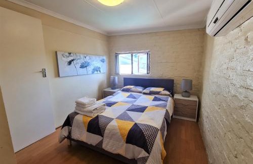 Trawal Apartment | Walters Lane Comfort Apartment 2 - No Loadshedding