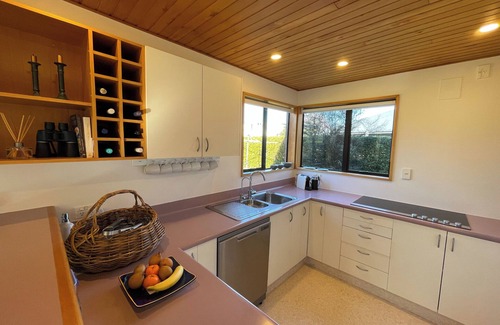 Wanaka Cottage | Wanaka Tranquility - Wanaka Holiday Home