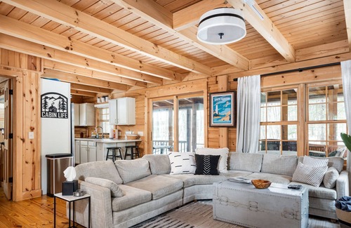 Saugatuck Cabin | Wander Inn - Updated Log Cabin near shared beach