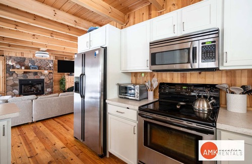 Saugatuck Cabin | Wander Inn - Updated Log Cabin near shared beach
