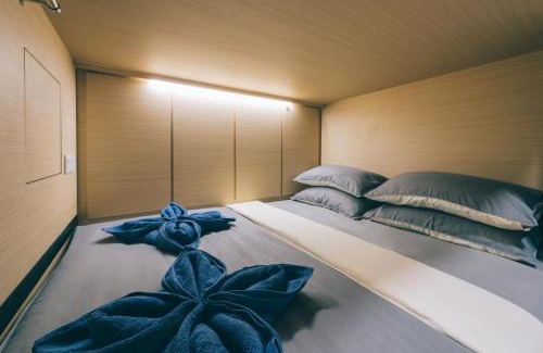 Downtown Singapore Hotel | Wanderloft Capsule Hostel
