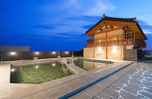 Gyeongju House | Wanggyeong Hanok Poolvilla
