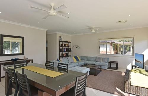 Wangi Wangi House | Wangi Lakehouse