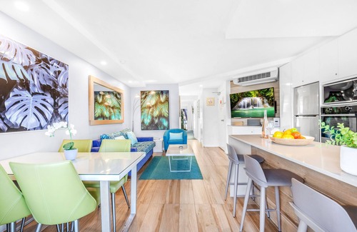 Noosa Heads Apartment | Wantima Hastings St 2 Bedroom A/C 3 Smart TVs unlimited WiFi