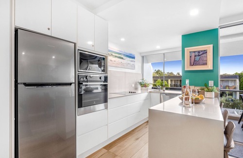 Noosa Heads Apartment | Wantima Hastings St 2 Bedroom A/C 3 Smart TVs unlimited WiFi