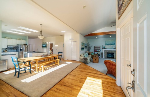 Manson House | Wapato Point Home Single Level 4 Bed 3 Bath Sleeps 12, Close to Waterfront Park