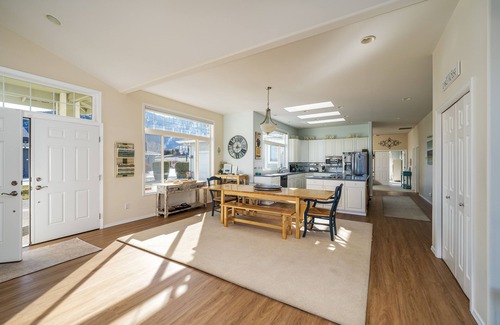 Manson House | Wapato Point Home Single Level 4 Bed 3 Bath Sleeps 12, Close to Waterfront Park