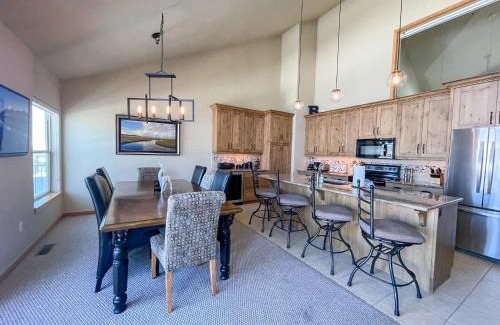 Fraser House | Wapiti Luxury Villa 10B I Great Views I Best Price I Free Adventures Daily