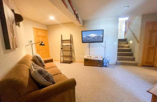 Fraser House | Wapiti Luxury Villa 10B I Great Views I Best Price I Free Adventures Daily