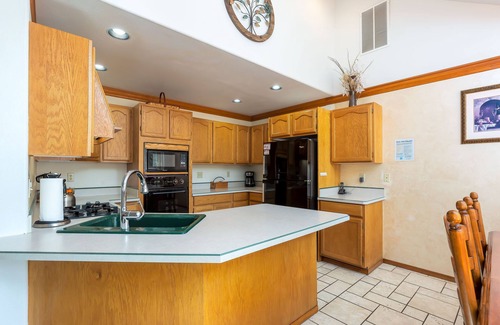 Sunriver House | WARB12 - Walk to the River, Dog Friendly, 3 Suites, Gas Fireplace