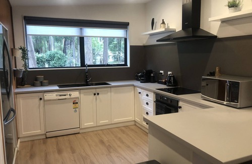 East Warburton House | Warburton 4 bedroom house near all of Warburton attractions, right on the yarra
