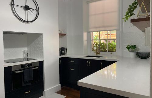 Fremantle House | Warders Cottage: Iconic Cottage in the Heart of Freo