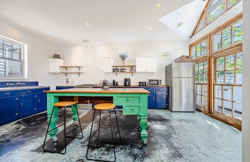 South Fremantle House | Wardie House -Classic South Freo Renovated Cottage