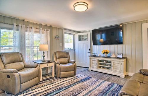 Wareham Center House | Wareham Cottage with Deck, Walk to Swifts Beach