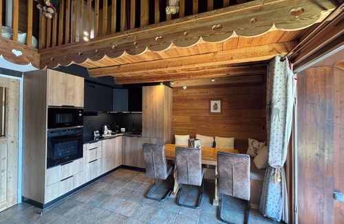 La Salle-les-Alpes Apartment | Warm and comfortable chalet-style app at the foot of the slopes