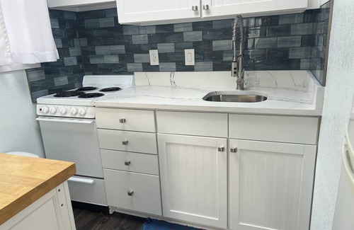 Hot Springs Condo | Warm and Cozy condo with an amazing view of Lake Hamilton - remodeled 5/23/25