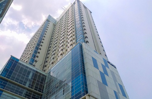 Pondokcina Apartment | Warm and Homey 1BR Apartment at Atlanta Residences By Travelio