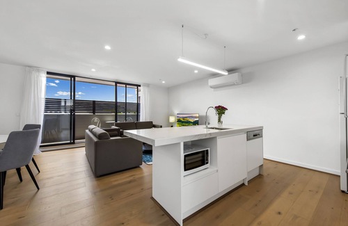 Moonee Ponds Apartment | Warm and Welcoming Living Space - Centrally Located 2 bed 2 Bath Apartment