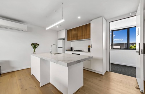 Moonee Ponds Apartment | Warm and Welcoming Living Space - Centrally Located 2 bed 2 Bath Apartment