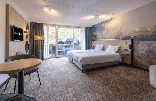 Schoorl Hotel | Warm Stay with Sauna, Indoor Swimming Pool, & Short Walk to Schoorl Beach
