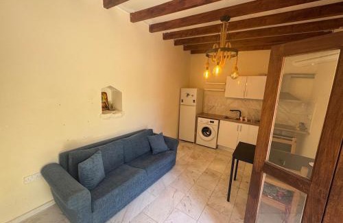 Marathounta Apartment | Warm stone apartment with 1 bedroom