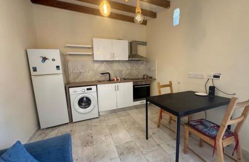 Marathounta Apartment | Warm stone apartment with 1 bedroom