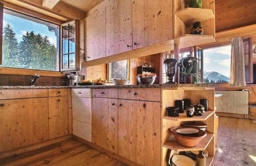 Schoenried Apartment | Warm Timbers Flat With Generous Living Area