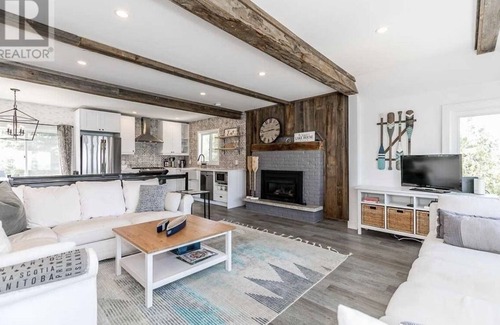 Wasaga Beach Cottage | Warm up in our Cozy Home with Serene views of Georgian Bay!