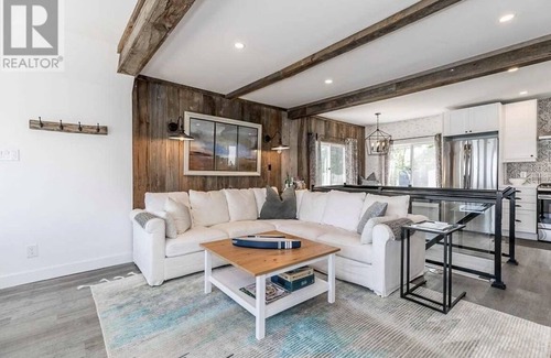Wasaga Beach Cottage | Warm up in our Cozy Home with Serene views of Georgian Bay!