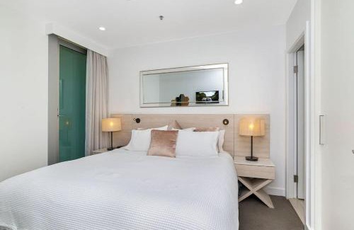 Glenelg Apartment | Warm Waves - Beach Pool Home