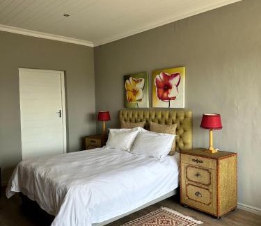 Grabouw House | Warm Welcoming Cottage - Your Perfect Getaway