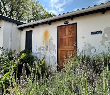 Grabouw House | Warm Welcoming Cottage - Your Perfect Getaway