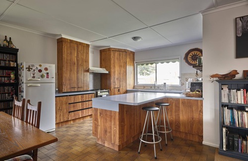 Rosebud House | Warraburra Beach Shack Rosebud, 2 bedroom. 1 NIGHT FREE!* - Enjoy your own beach box on holiday!