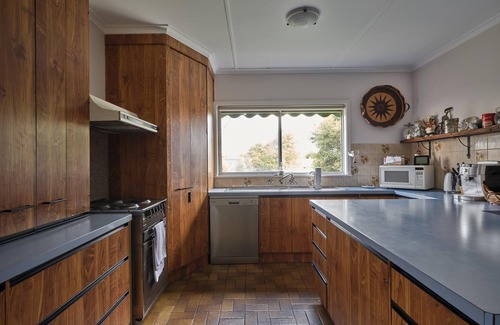 Rosebud House | Warraburra Beach Shack Rosebud, 2 bedroom. 1 NIGHT FREE!* - Enjoy your own beach box on holiday!