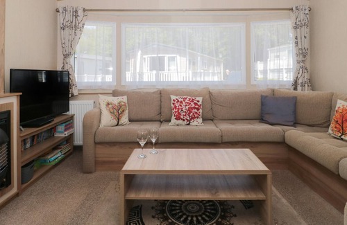 New Forest District Cabin | WARREN PARK 45, family friendly, with pool in Downton, Hampshire