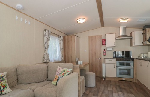 New Forest District Cabin | WARREN PARK 45, family friendly, with pool in Downton, Hampshire