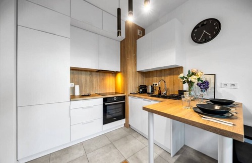 Warsaw Apartment | Warsaw Airport Apt - Balcony, Parking - by Rentujemy