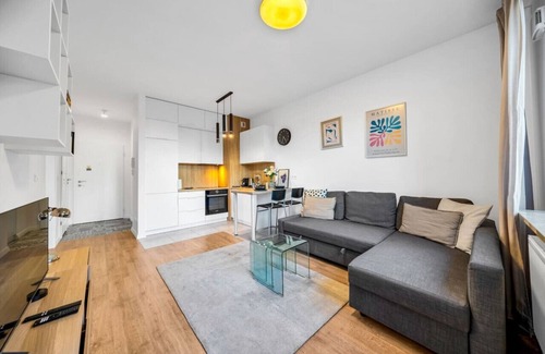 Warsaw Apartment | Warsaw Airport Apt - Balcony, Parking - by Rentujemy