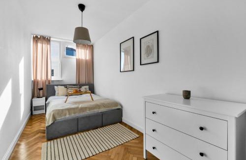 Mirow Apartment | Warsaw Wola - 13th Floor, City View, Metro Nearby - by Rentujemy