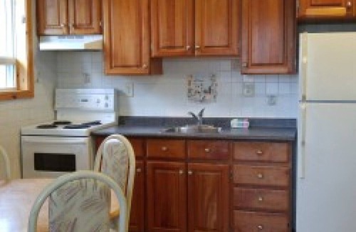 Wasaga Beach Cottage | Wasaga Beach Area 2 - Unit #2- mins walk Beach 1
