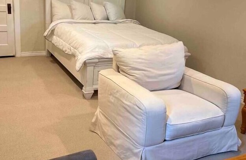 Washington Park House | Wash Park Tudor mother in law apt sleeps 4